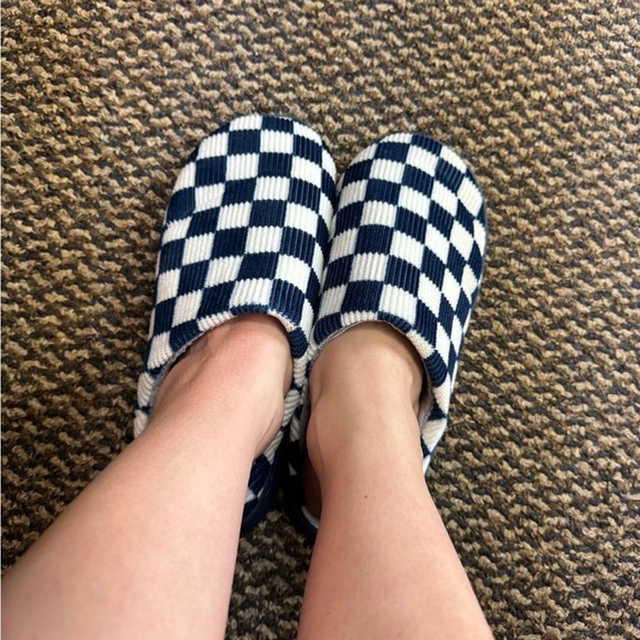 Well Worn Checkered Slip-On Fuzzy Slippers - Picture 6 of 6